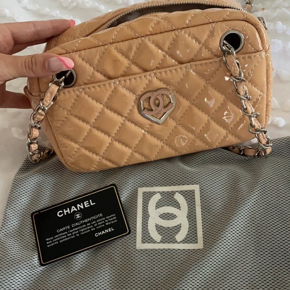 Authentic Chanel Beige Quilted Patent Leather Valentine Collection Camera bag - Picture 14 of 16